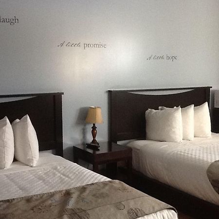 Selah Motel Кенора Екстериор снимка